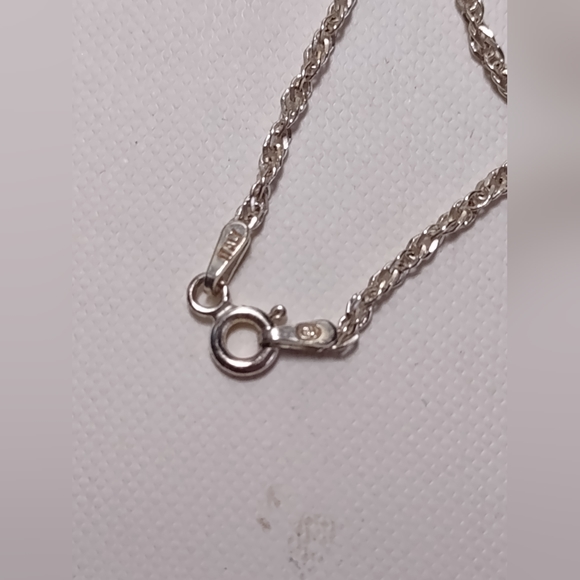 Luck Symbol pendant with 20" chain - Picture 3 of 8